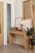 Lily-Console Table with Mirror - Image 2