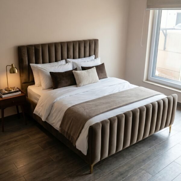 DRAKE VELVET BED